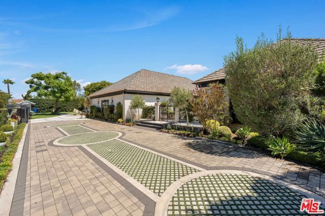8416 Skyline Drive, Los Angeles, CA 90046