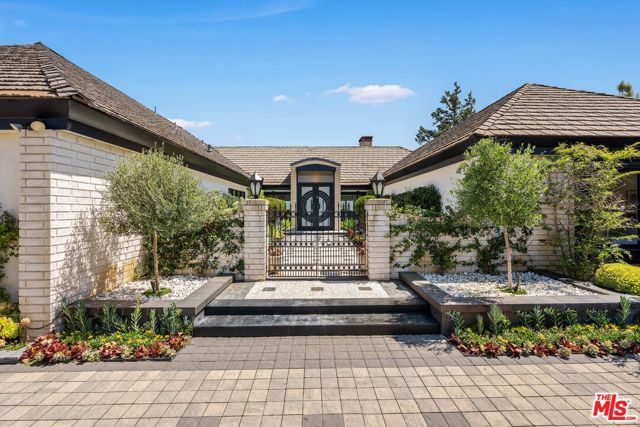 8416 Skyline Drive, Los Angeles, CA 90046