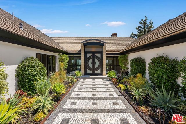 8416 Skyline Drive, Los Angeles, CA 90046