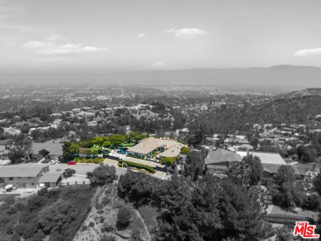 8416 Skyline Drive, Los Angeles, CA 90046