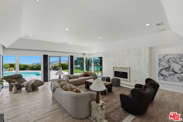 8416 Skyline Drive, Los Angeles, CA 90046