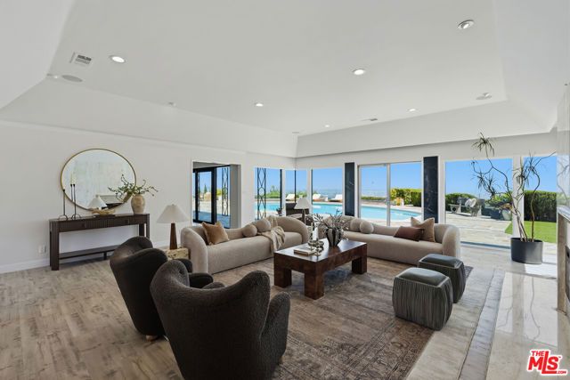8416 Skyline Drive, Los Angeles, CA 90046