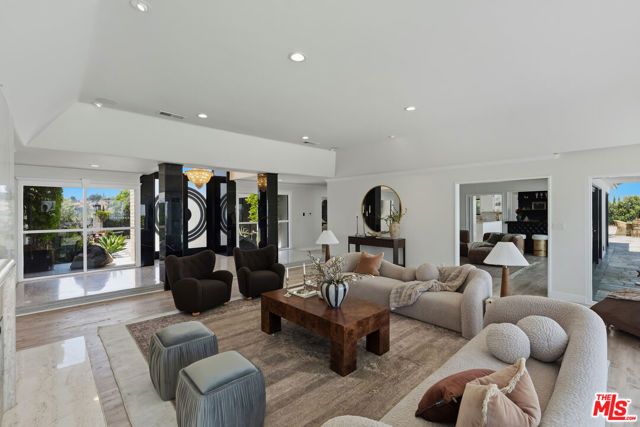 8416 Skyline Drive, Los Angeles, CA 90046
