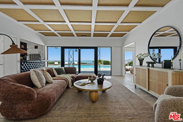 8416 Skyline Drive, Los Angeles, CA 90046