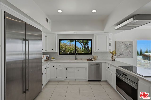 8416 Skyline Drive, Los Angeles, CA 90046
