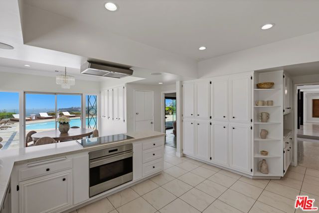8416 Skyline Drive, Los Angeles, CA 90046