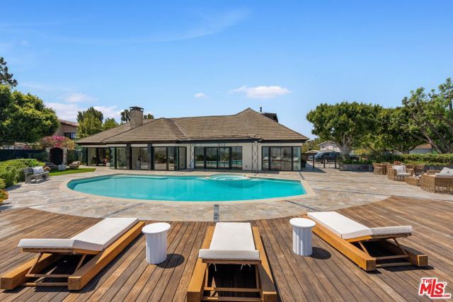 8416 Skyline Drive, Los Angeles, CA 90046