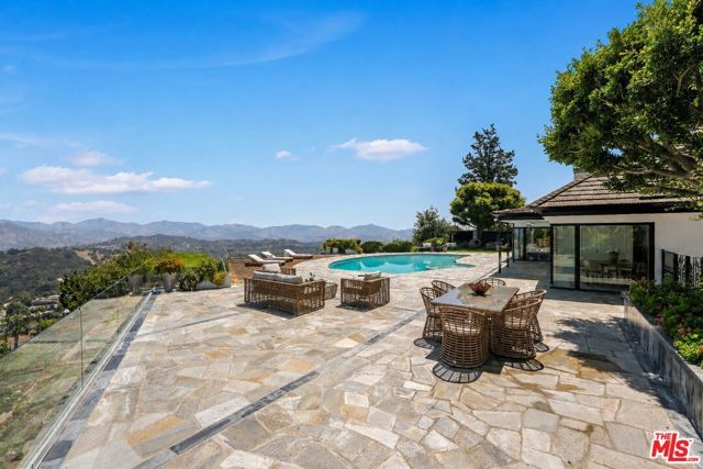 8416 Skyline Drive, Los Angeles, CA 90046