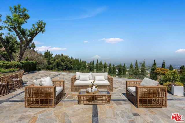 8416 Skyline Drive, Los Angeles, CA 90046