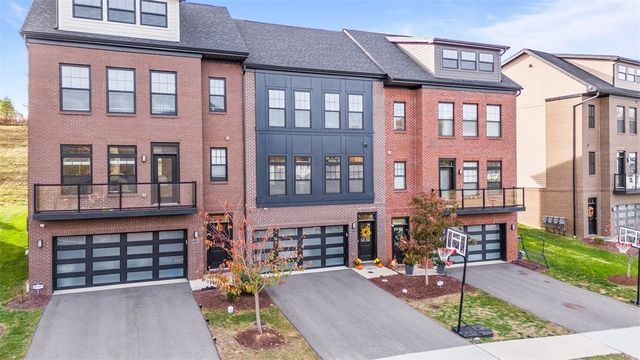 202 Kousa Ln, Peters Twp, PA 15367