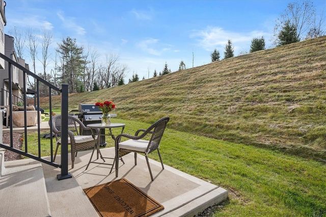 202 Kousa Ln, Peters Twp, PA 15367