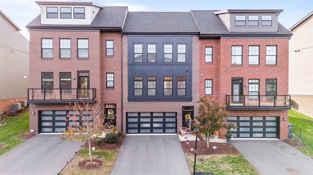 202 Kousa Ln, Peters Twp, PA 15367