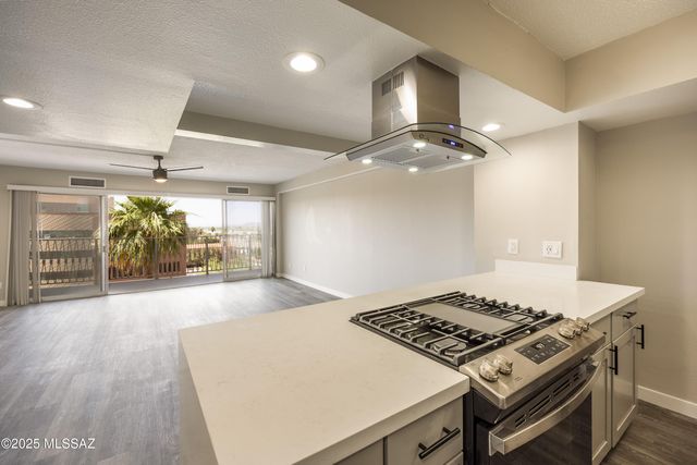 425 W Paseo Redondo Apt 2J, Tucson, AZ 85701