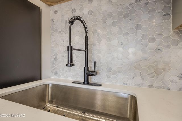 425 W Paseo Redondo Apt 2J, Tucson, AZ 85701