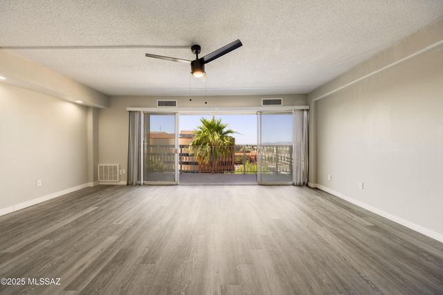 425 W Paseo Redondo Apt 2J, Tucson, AZ 85701