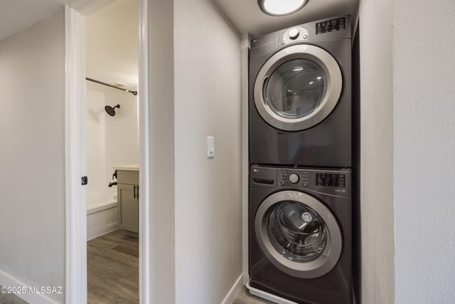 425 W Paseo Redondo Apt 2J, Tucson, AZ 85701