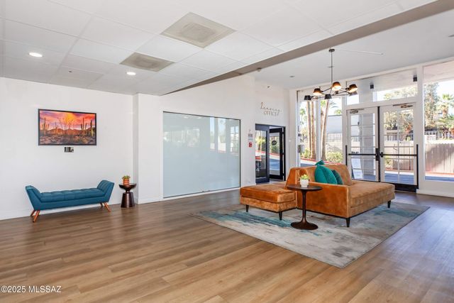 425 W Paseo Redondo Apt 2J, Tucson, AZ 85701