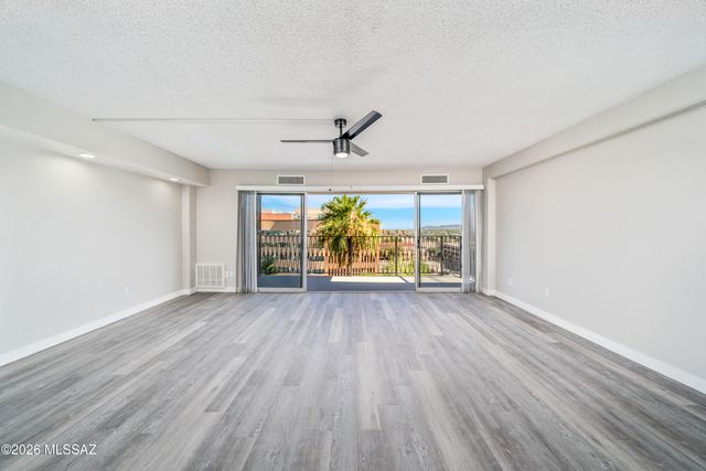 425 W Paseo Redondo Apt 2J, Tucson, AZ 85701