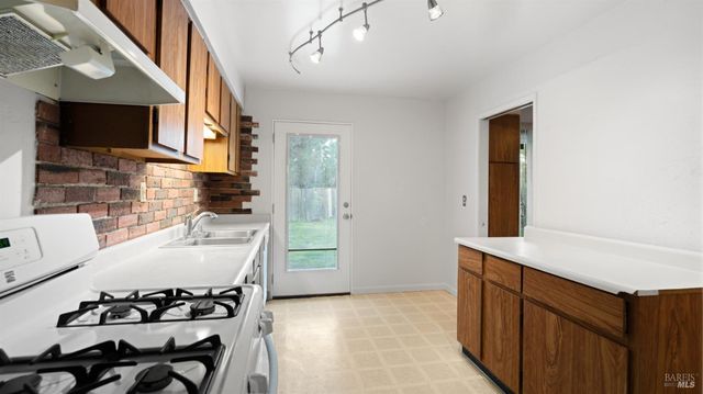 1047 E Tennessee Ct, Fairfield, CA 94533