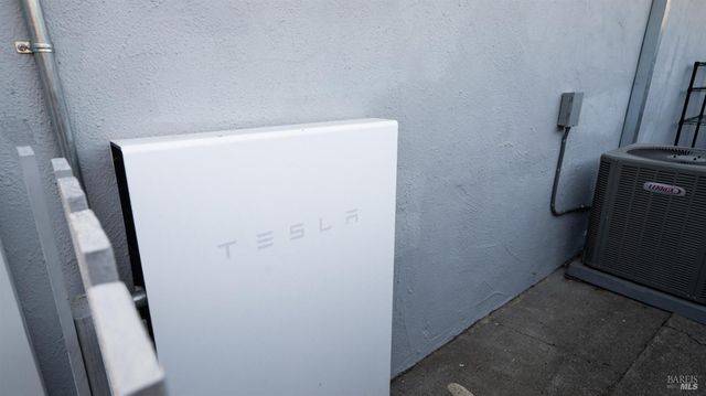 1047 E Tennessee Ct, Fairfield, CA 94533