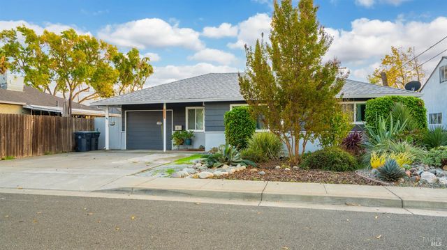 1047 E Tennessee Ct, Fairfield, CA 94533
