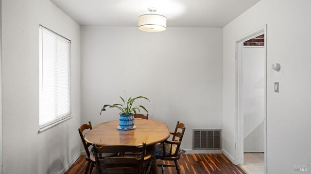 1047 E Tennessee Ct, Fairfield, CA 94533