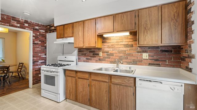 1047 E Tennessee Ct, Fairfield, CA 94533