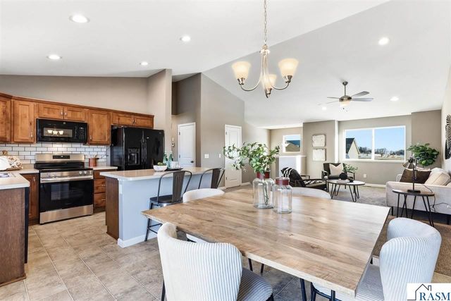 906 NE Mulberry Street, Montgomery, MN 56069