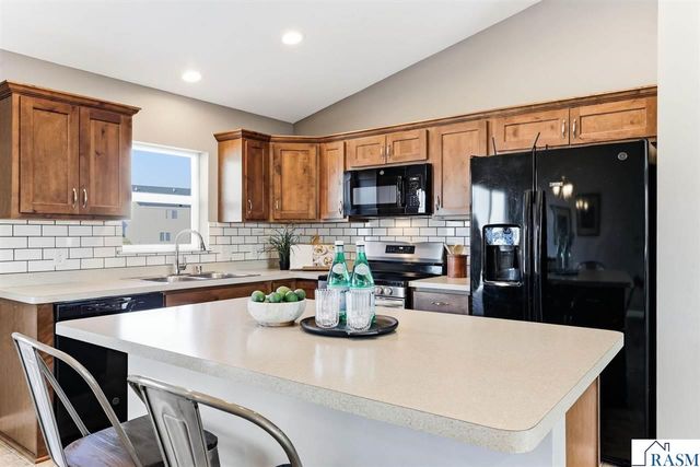 906 NE Mulberry Street, Montgomery, MN 56069