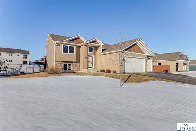 906 NE Mulberry Street, Montgomery, MN 56069