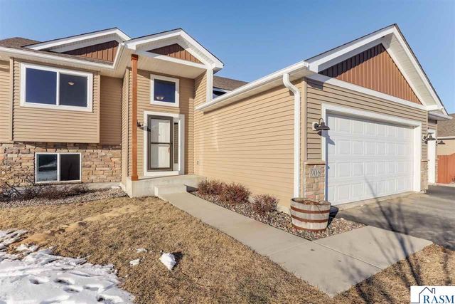 906 NE Mulberry Street, Montgomery, MN 56069