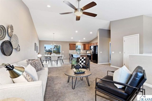 906 NE Mulberry Street, Montgomery, MN 56069