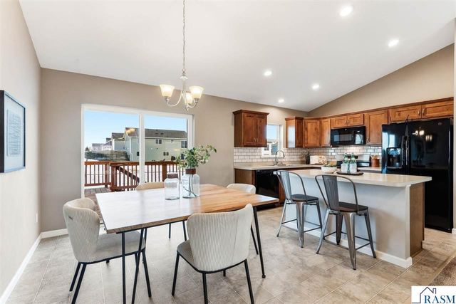 906 NE Mulberry Street, Montgomery, MN 56069