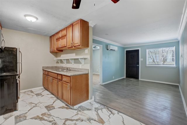 3310 Douglas Avenue B, Dallas, TX 75219