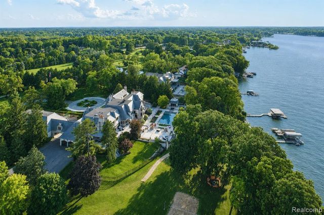 5400 Pontiac Trail, Orchard Lake, MI 48323