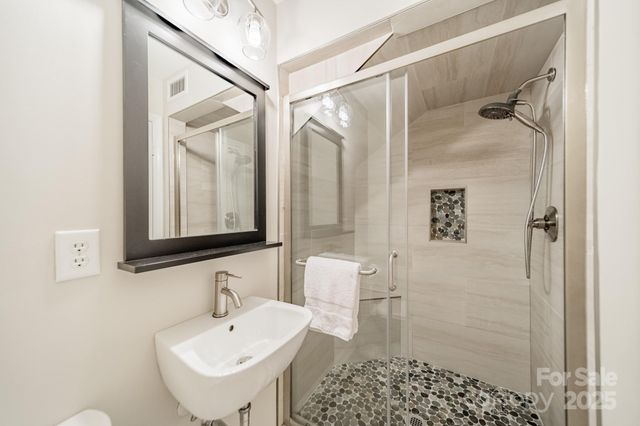 3221 Northampton Drive, Charlotte, NC 28210