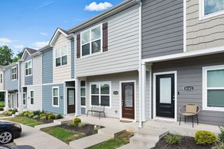 8104 Logan Dr, La Vergne, TN 37086
