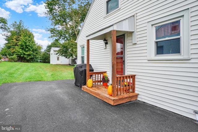 1820 POWDER MILL RD, York, PA 17402