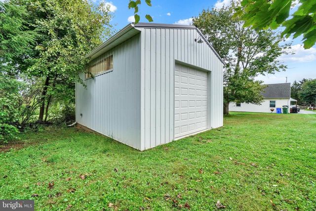 1820 POWDER MILL RD, York, PA 17402