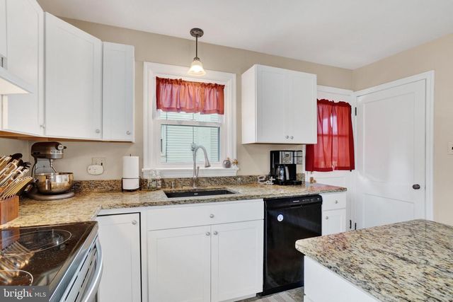 1820 POWDER MILL RD, York, PA 17402