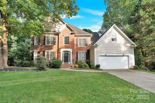 5015 Foxbriar Trail, Charlotte, NC 28269