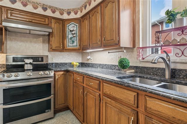 942 Shadycrest Rd, Beechview, PA 15216