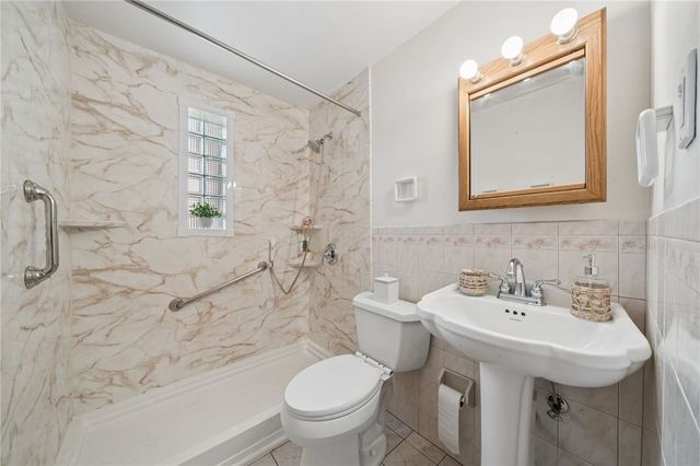 942 Shadycrest Rd, Beechview, PA 15216