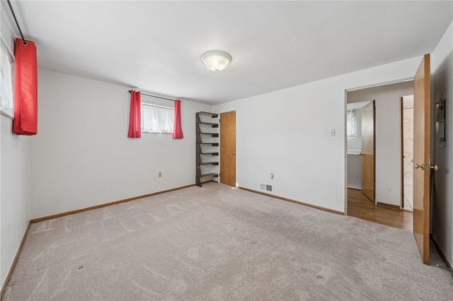 942 Shadycrest Rd, Beechview, PA 15216