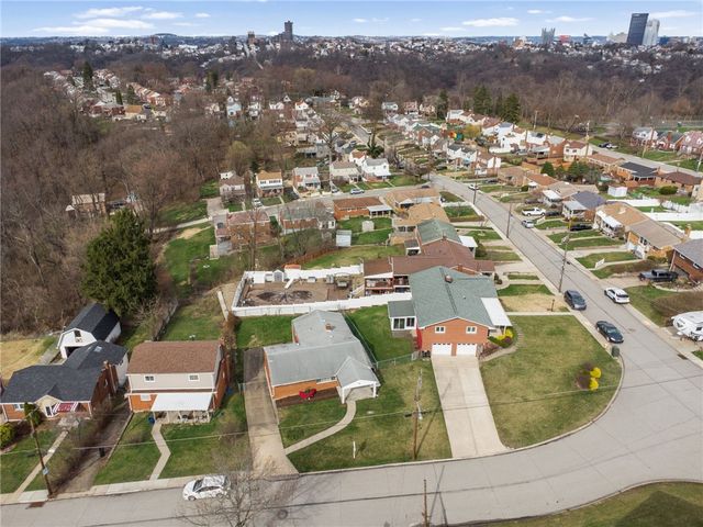 942 Shadycrest Rd, Beechview, PA 15216