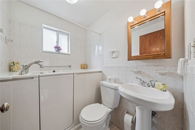 942 Shadycrest Rd, Beechview, PA 15216