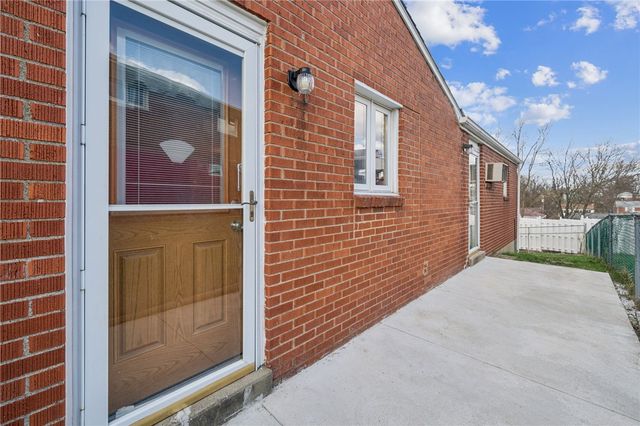 942 Shadycrest Rd, Beechview, PA 15216