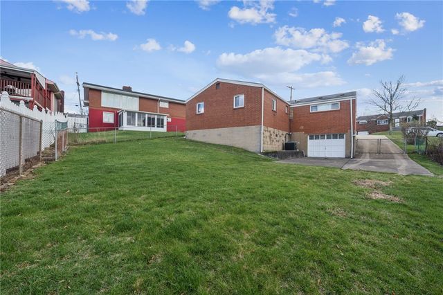 942 Shadycrest Rd, Beechview, PA 15216