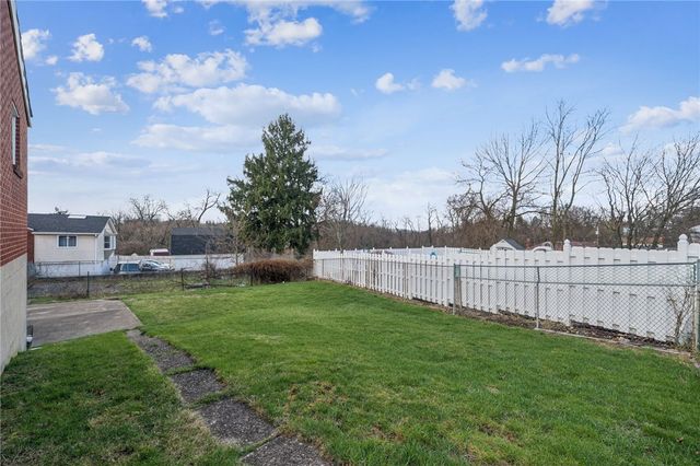 942 Shadycrest Rd, Beechview, PA 15216