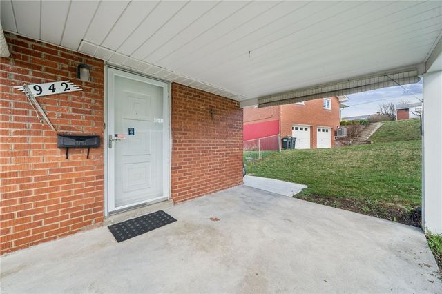 942 Shadycrest Rd, Beechview, PA 15216